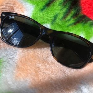 Wayfarer 902. Ray Bans.